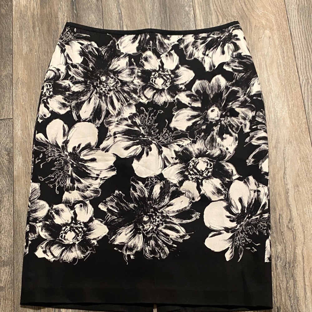 Ann Taylor Black and White Floral Pencil Skirt